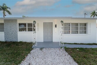 60 Cardinal Dr in North Fort Myers, FL - Building Photo - Building Photo