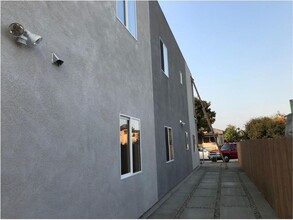 224 E 87th St in Los Angeles, CA - Building Photo - Building Photo