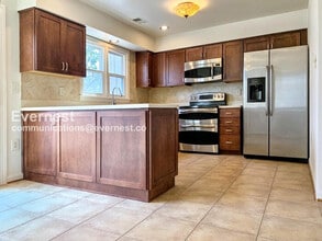 7386 Hidden Knolls Ct in Springfield, VA - Building Photo - Building Photo
