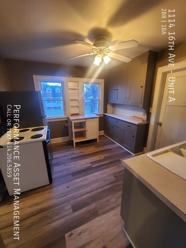 1114 16th Ave, Unit Unit A in South Milwaukee, WI - Building Photo - Building Photo