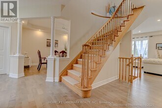 42 Robert Wilson Cres in Georgina, ON - Building Photo - Building Photo