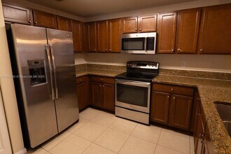 8740 NW 97th Ave in Doral, FL - Building Photo - Building Photo