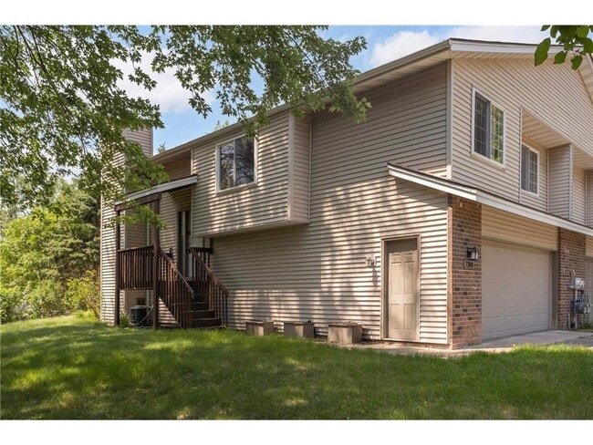 7300 Stewart Dr in Eden Prairie, MN - Building Photo - Building Photo