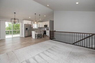 2240 Petersen Dr NW in Stewartville, MN - Foto de edificio - Building Photo