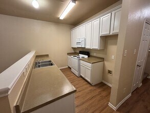10718 Mathom Landing in Universal City, TX - Building Photo - Building Photo