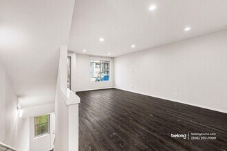 1049 SW 99th Pl in Seattle, WA - Foto de edificio - Building Photo