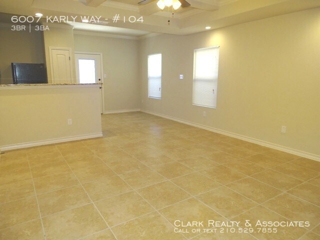 6007 Karly Way-Unit -#104 in San Antonio, TX - Building Photo - Building Photo