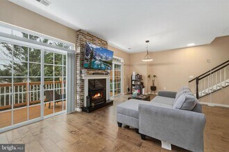 13947 Hollow Wind Way in Woodbridge, VA - Building Photo - Building Photo