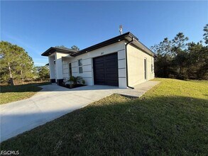 207 W 15th St in Lehigh Acres, FL - Building Photo - Building Photo