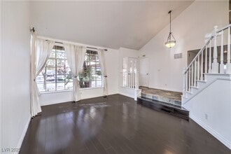 9720 Falling Star Ave in Las Vegas, NV - Building Photo - Building Photo
