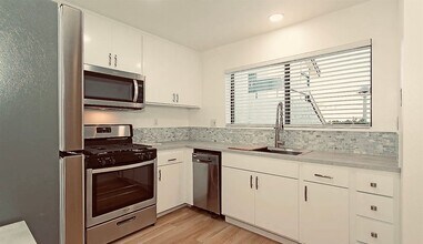 7528 Jerez Ct in Carlsbad, CA - Building Photo - Building Photo