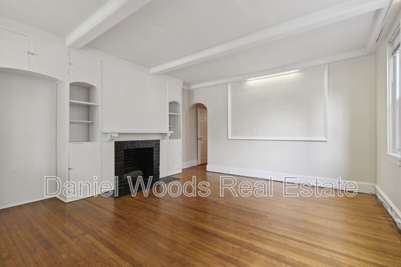 5804 Greene St in Philadelphia, PA - Building Photo