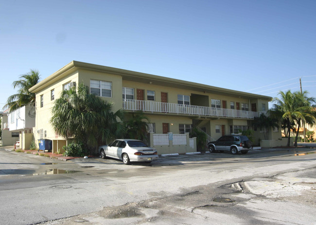 Ocean Deck Motel Apartment in Miami Beach, FL - Building Photo - Building Photo