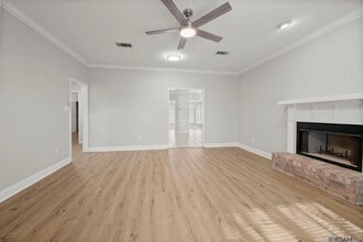 18596 White Oak Dr in Prairieville, LA - Foto de edificio - Building Photo