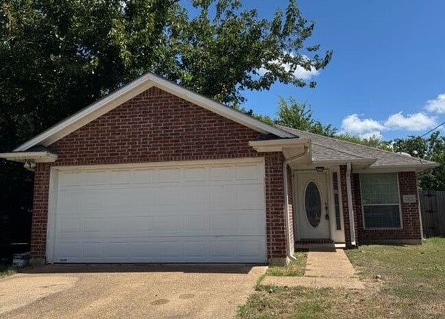 1203 Arizona St