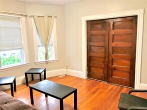 3 Windsor Rd, Unit 2 in Somerville, MA - Foto de edificio - Building Photo