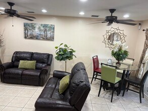 9315 NW 114th Ln in Hialeah Gardens, FL - Building Photo - Building Photo