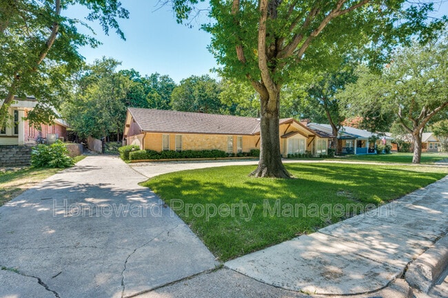 1525 Cripple Creek Dr in Irving, TX - Building Photo - Building Photo