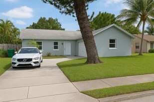 8231 NW 48th St in Lauderhill, FL - Building Photo