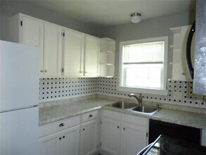 2221 N Crockett St in Sherman, TX - Building Photo - Building Photo