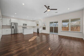 803 4th St in Lockhart, TX - Building Photo - Building Photo