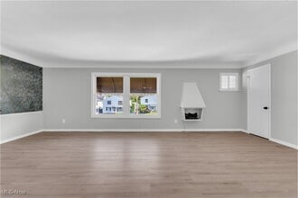 9318 Garfield Blvd in Garfield Heights, OH - Building Photo - Building Photo