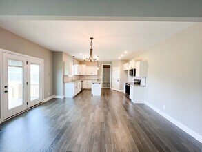323 Bluebriar Trace in Clarksville, TN - Building Photo - Building Photo