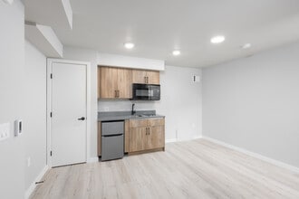 Clara Apartments in Seattle, WA - Foto de edificio - Interior Photo