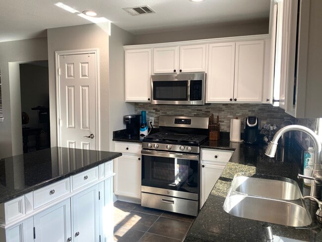 615 Big Spring Dr in Cedar Park, TX - Foto de edificio - Building Photo