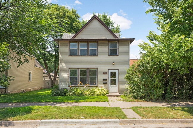 750 Buchanan St NE in Minneapolis, MN - Building Photo - Building Photo