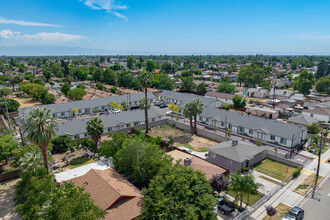 6th Street Apartments in Bakersfield, CA - Building Photo - Building Photo