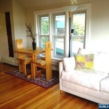 3 Old Wood Rd in Edgewater, NJ - Building Photo - Building Photo