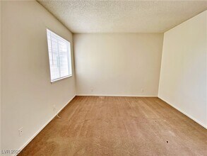 5340 Retablo Ave in Las Vegas, NV - Building Photo - Building Photo