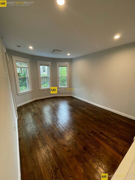 31 Raymond Ave in Somerville, MA - Building Photo