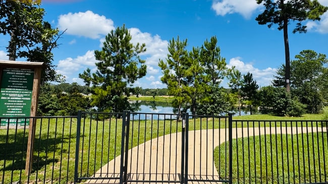 472 Shoreview Dr in Conroe, TX - Building Photo - Building Photo