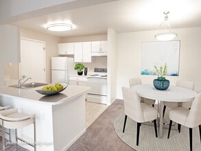 River Oaks in Grand Rapids, MI - Building Photo - Building Photo