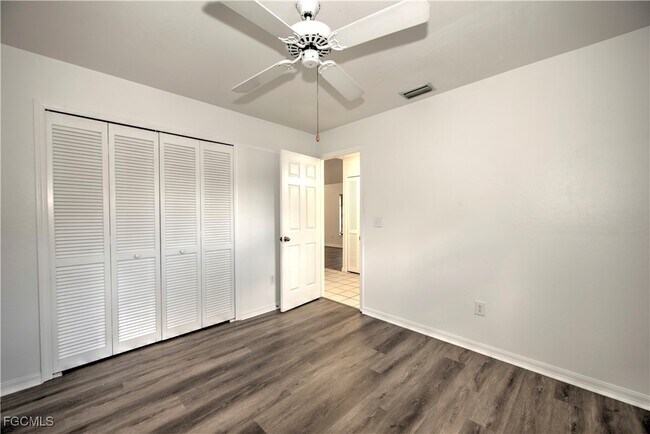 1402 SW 1st Ave in Cape Coral, FL - Building Photo - Building Photo