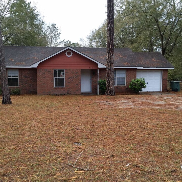 936 Pineland Ave in Hinesville, GA - Building Photo