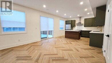 42 Calverley St in Orillia, ON - Building Photo - Building Photo