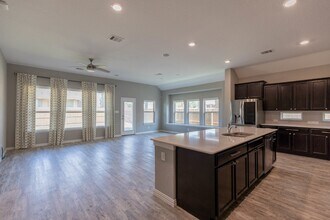 8603 Pinto Cyn in San Antonio, TX - Building Photo - Building Photo