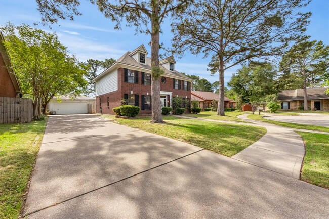 8106 Clover Gardens Dr in Houston, TX - Building Photo - Building Photo