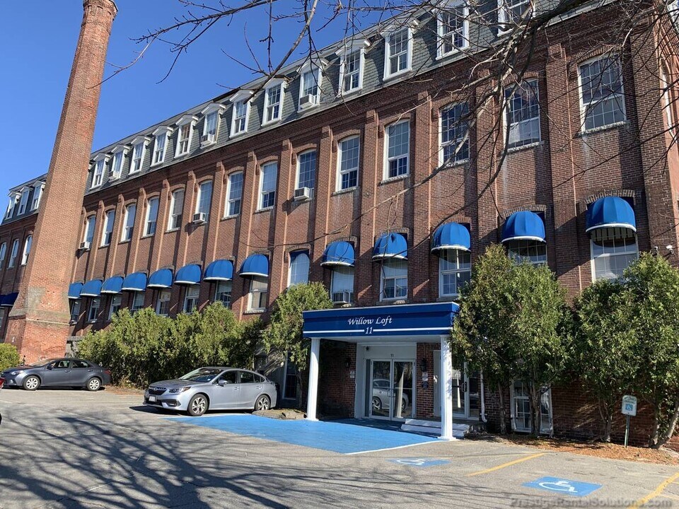 43 Willow St, Unit 1 in Fitchburg, MA - Building Photo