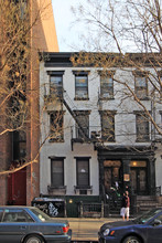 285 E 3rd St in New York, NY - Foto de edificio - Building Photo