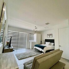 1045 NE 18th Ave in Fort Lauderdale, FL - Building Photo - Building Photo