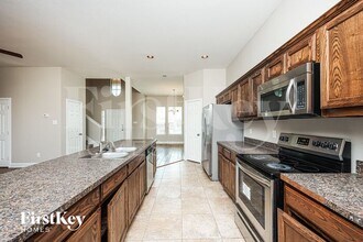 611 Canvas Ct in Lancaster, TX - Building Photo - Building Photo