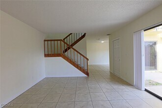 1526 Park Meadows Dr in Ft. Myers, FL - Building Photo - Building Photo