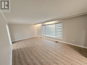 65 Hillside Dr in Brampton, ON - Building Photo - Building Photo