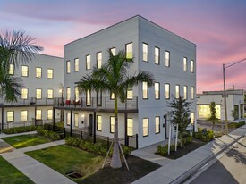 2742 5th Ave S in St. Petersburg, FL - Building Photo