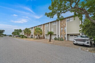206 Snug Harbour Dr in Shalimar, FL - Building Photo - Building Photo