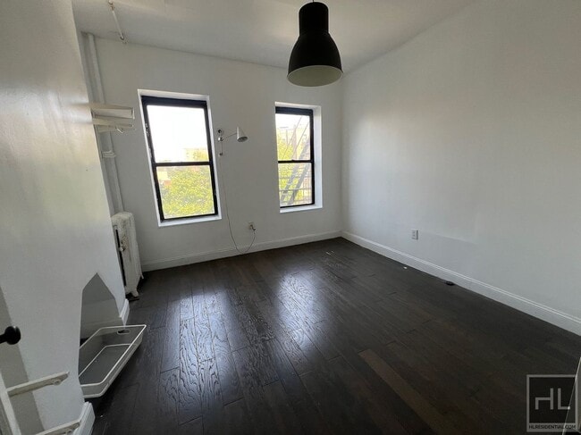 Junior 1BR / Studio Right Along Prospect P